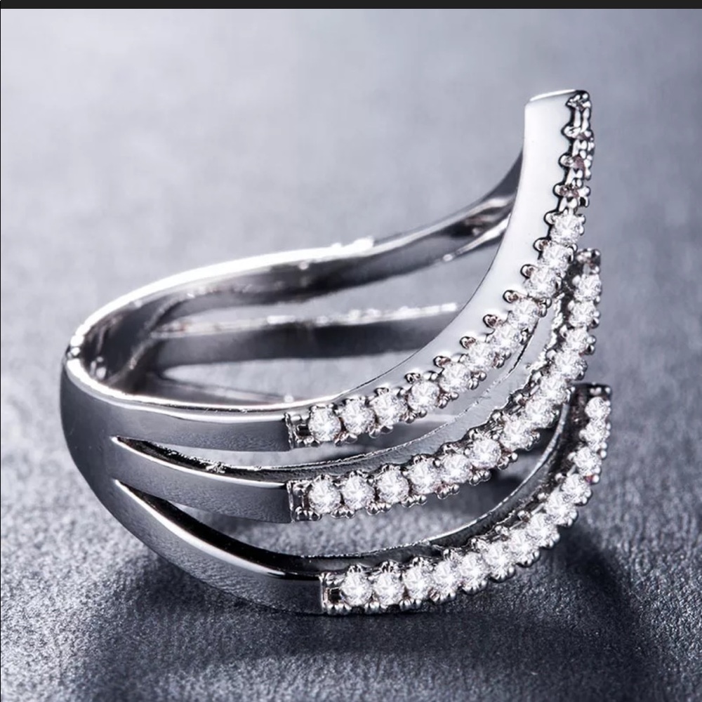 New Women’s 925 Silver Diamond Beautiful Ring - Picture 3 of 4